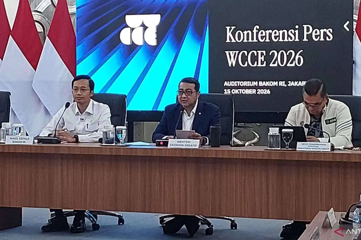 Menteri Ekonomi Kreatif Teuku Riefky Harsya menghadiri konferensi pers WCCE 2026 di Kantor Badan Komunikasi Pemerintah di Jakarta, Kamis (15/10/2026).