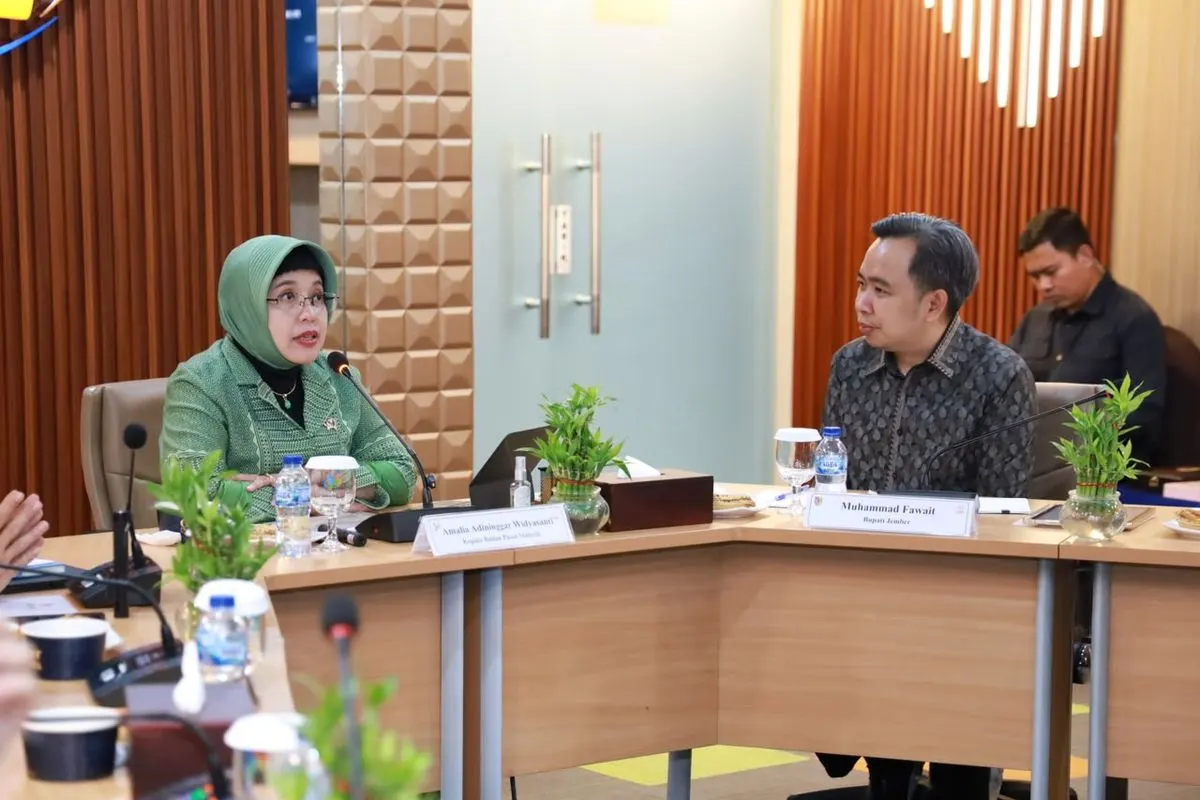 Bupati Jember Muhammad Fawait (Gus Fawait) bertemu dengan Kepala BPS RI Amalia Adininggar Widyasanti di Kantor BPS RI, Jakarta, Kamis (29/10/2026), untuk membahas pemutakhiran data kesejahteraan masyarakat dan penguatan kolaborasi dalam penanggulangan kemiskinan.